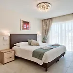 The - Piazza 4*