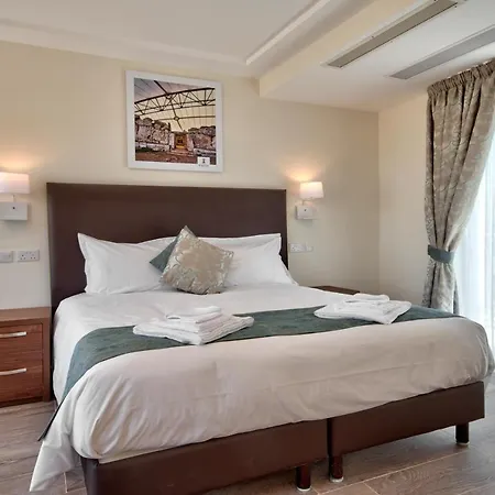 The - Piazza فندق مبيت وإفطار Kirkop